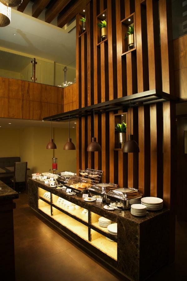 Hotel Grand Kadamba ポーボリム エクステリア 写真